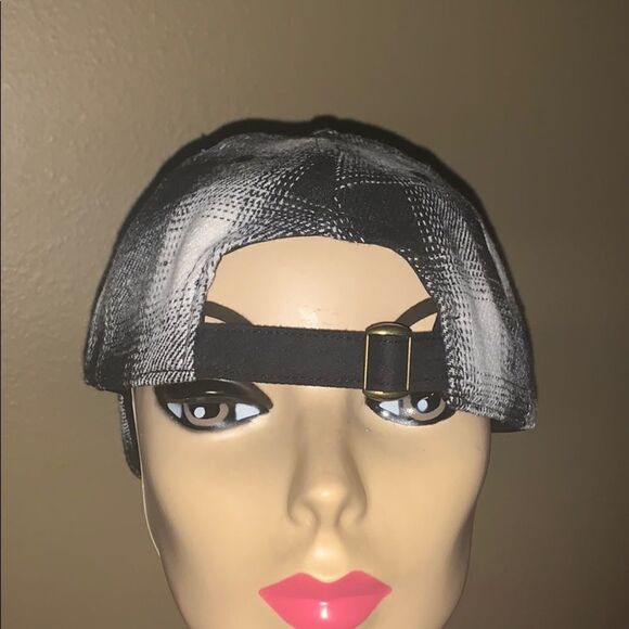 White and Black buffalo cap - Picture 3 of 4